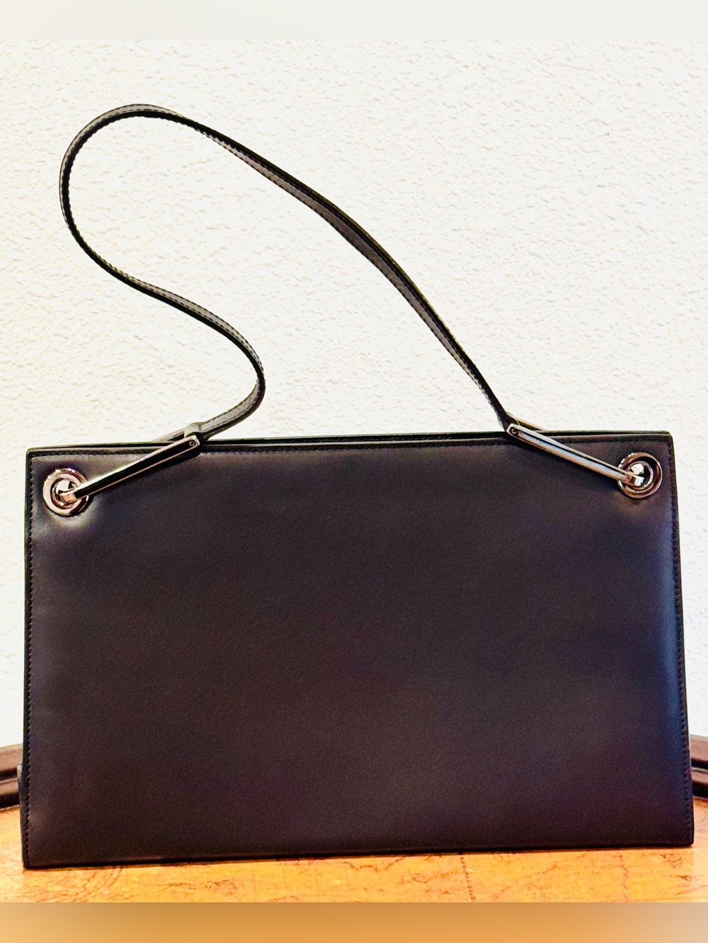 Authentic Gucci Vintage Tom Ford Black Patent Leather Embossed G Shoulder Bag - Picture 2 of 9